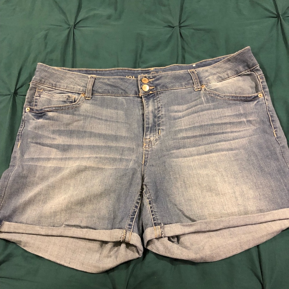Medium wash Rue 21 plus Shorts